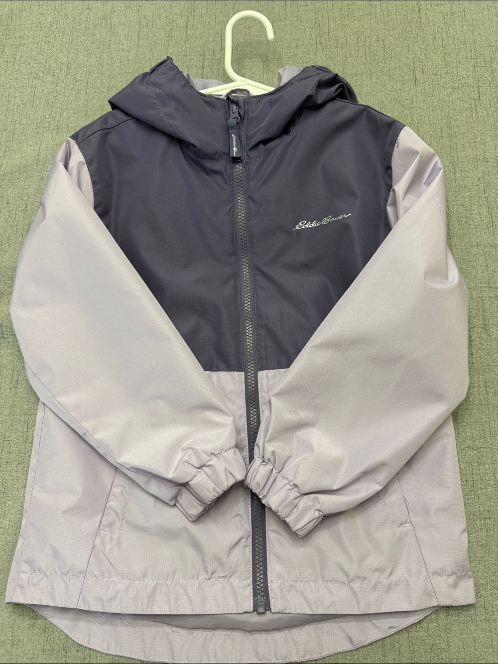 Eddie Bauer Kids Hooded Rain Jacket in Lavender and Navy XS Size 5/6